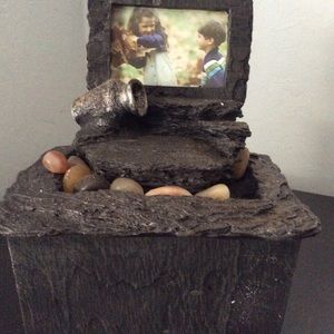 Fountain with picture frame